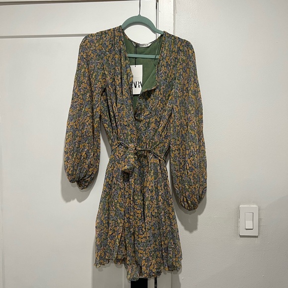 Zara- Printed Pleated mini dress - Picture 4 of 9